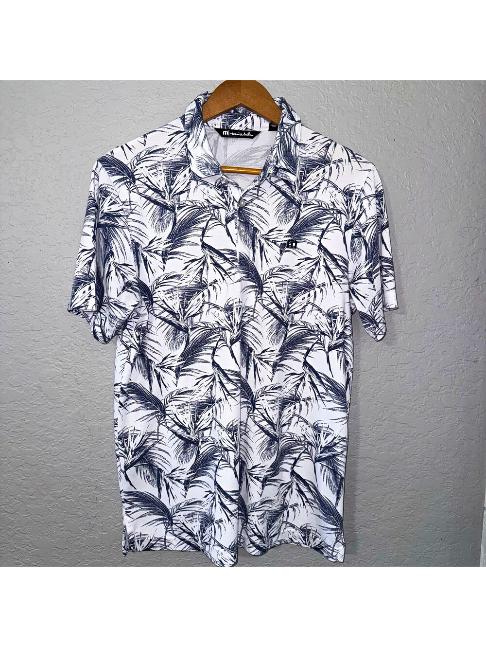 TravisMathew White Navy Tropical Floral Golf Polo M Coastal Resort Preppy